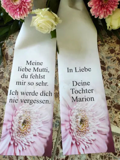 Schleife mit Gerbera pink, Solor Bestattungen